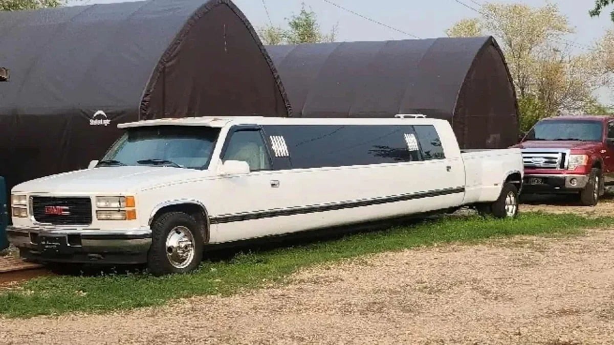На продаж виставили незвичайний лімузин-пікап GMC Dually Limo GMC Dually Limo