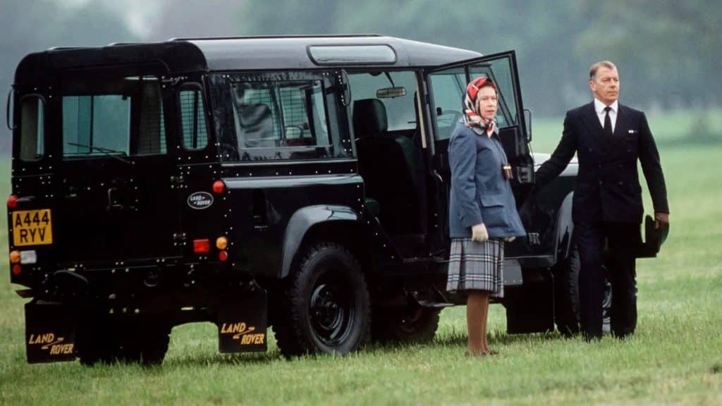 LAND ROVER DEFENDER королеви