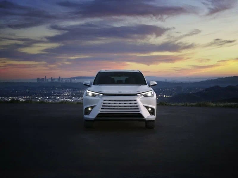 Lexus презентував свій найбільший кросовер: три ряди сидінь та понад 400 сил Lexus TX 2024