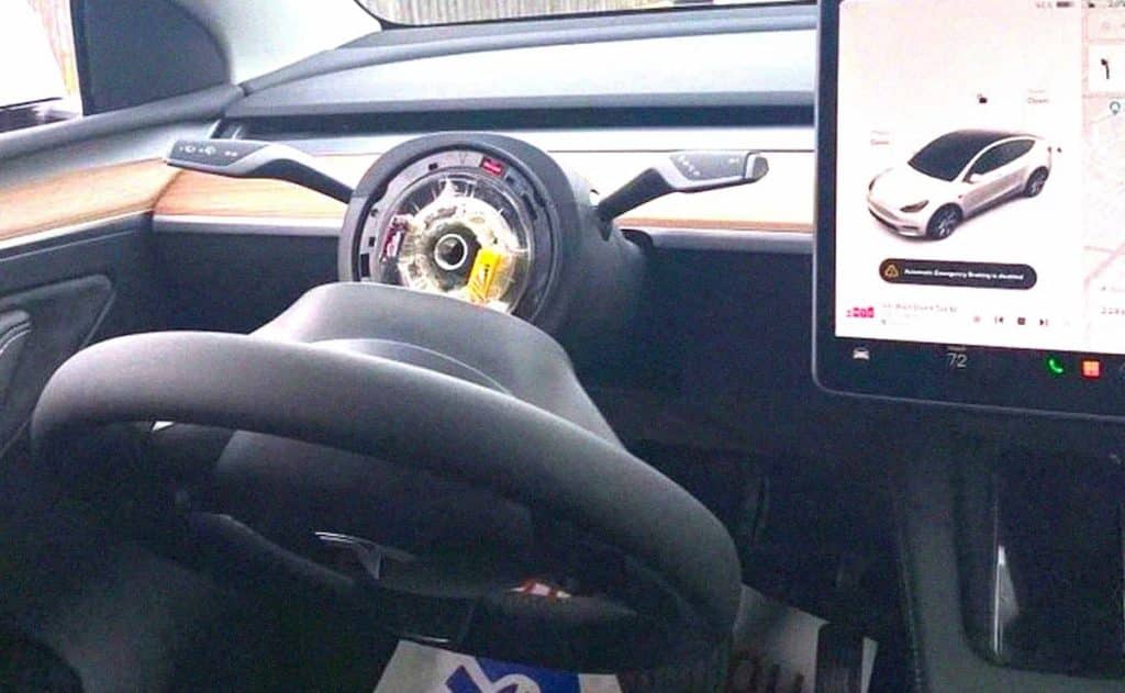 Tesla Model Y кермо