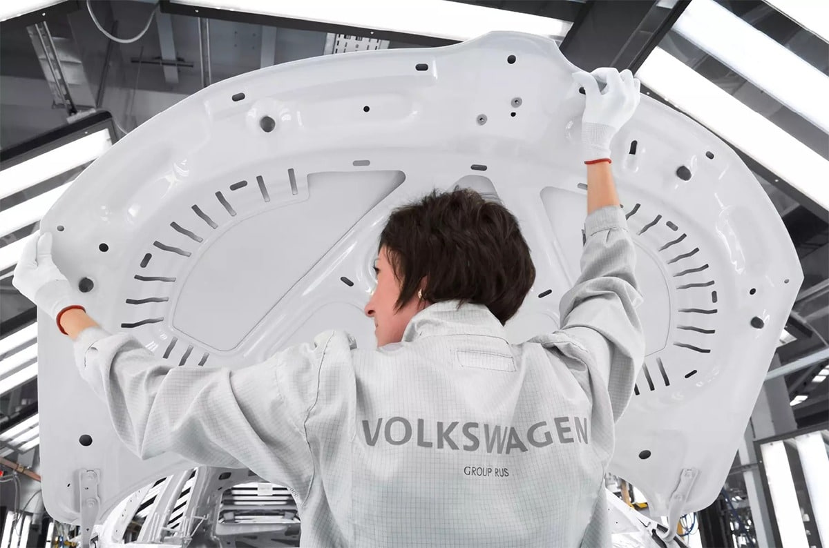 Автомобільні заводи, які пішли з російського ринку: приклади Toyota, Volkswagen, Hyundai, Nissan і Renault Volkswagen росія