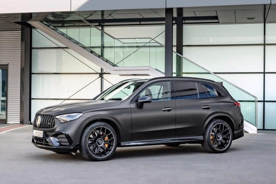 Презентовано AMG-версії Mercedes-Benz GLC: більше потужності, менше циліндрів Mercedes-Benz GLC AMG