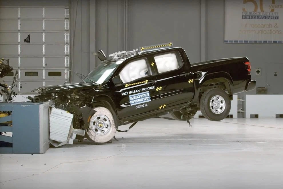 Nissan Frontier краш-тест