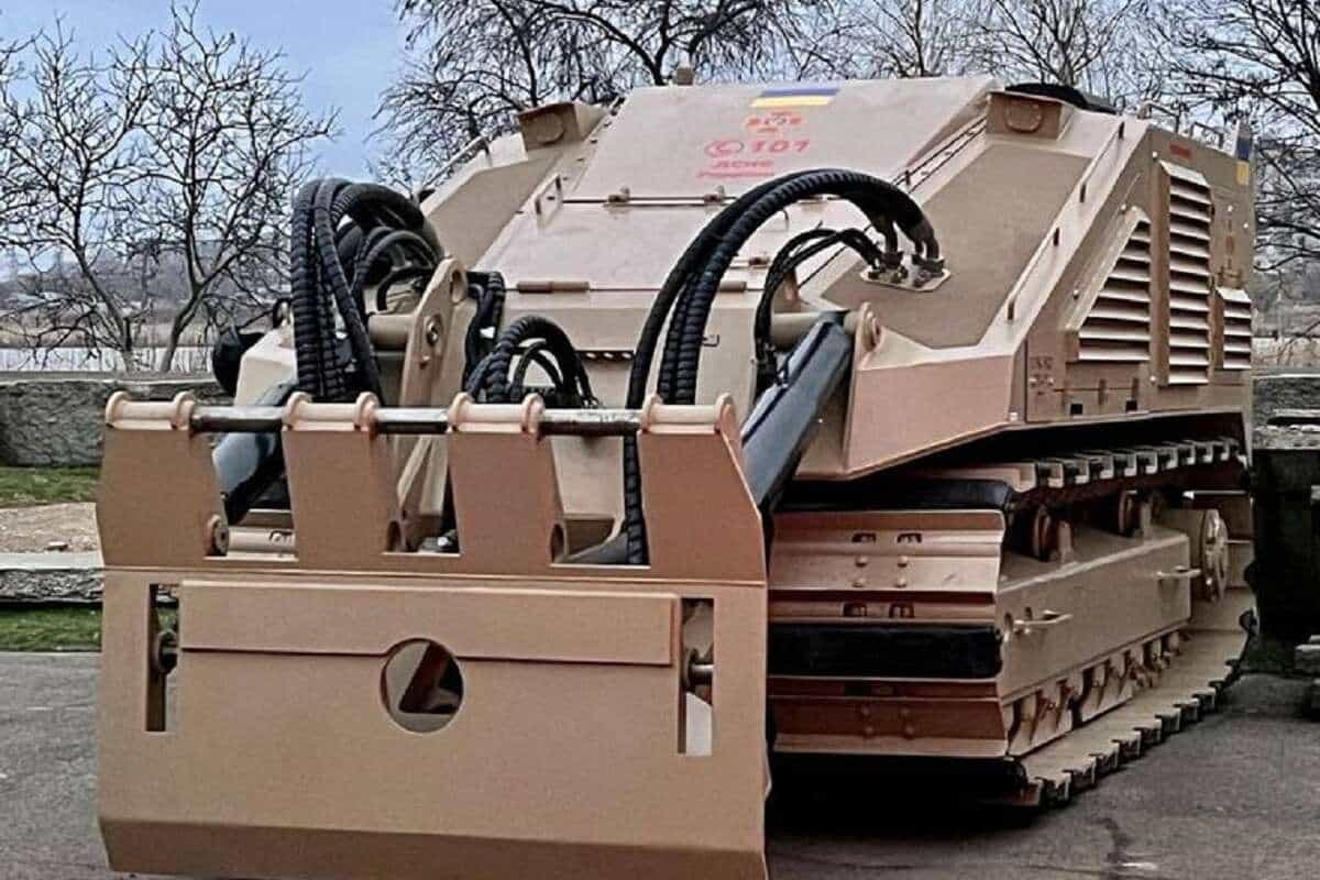 Данія та Хорватія збиратимуть в Україні автомобіль для розмінування Пожмашина Hydrema