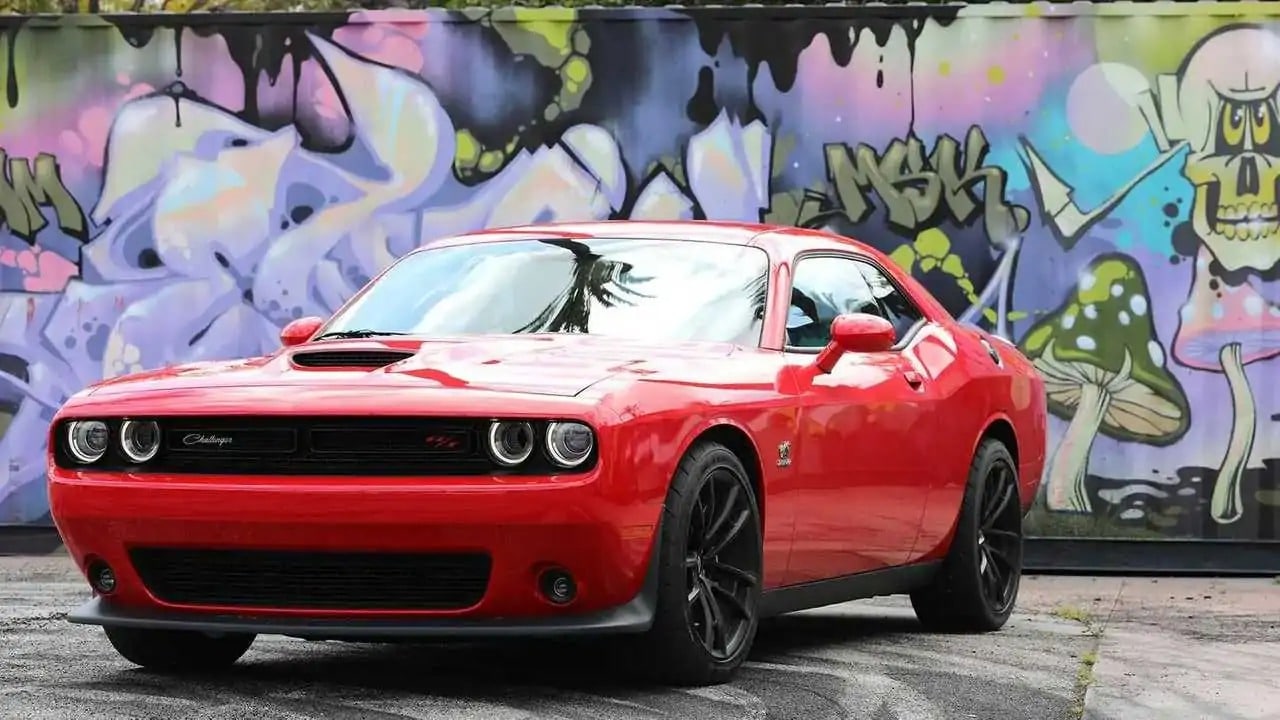 Названо 2 найкращі моделі Dodge, що зійшли з конвеєру після 2000 року Dodge Challenger R