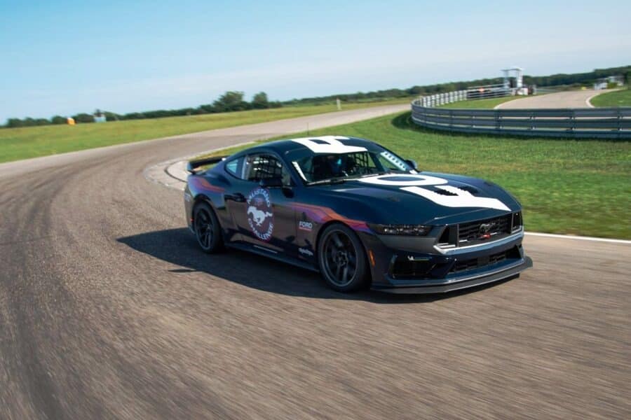 Ford Mustang Dark Horse R