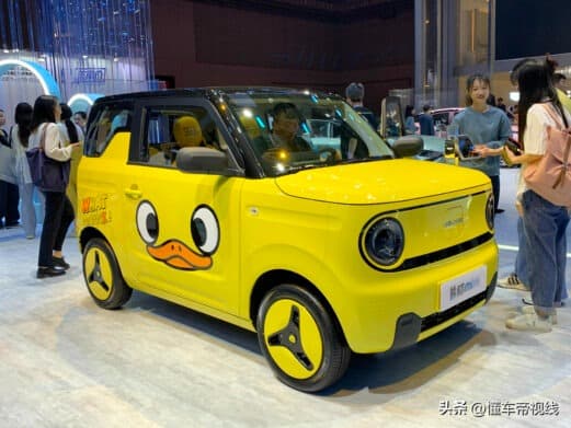 У Китаї презентували електричний автомобіль Panda Mini за 7800 доларів Geely Panda Mini Little Yellow Duck Limited Edition