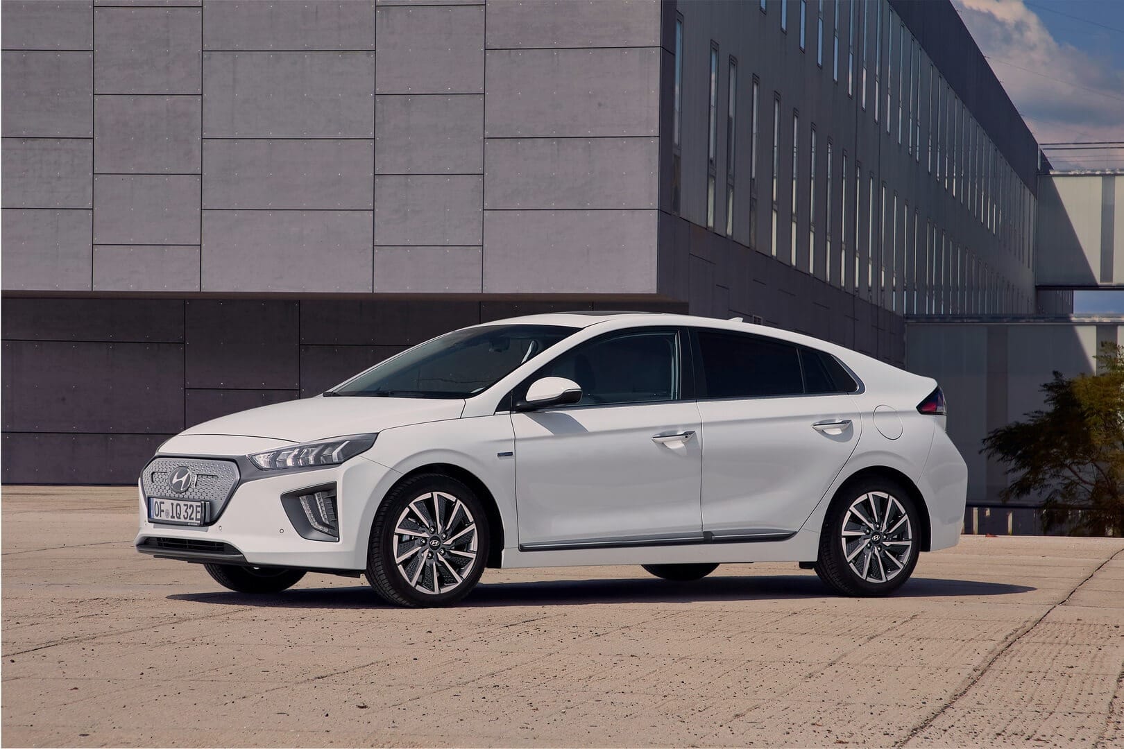 Mercedes-Benz і Hyundai стали лідерами за величиною портфоліо електрокарів Hyundai Ioniq Electric