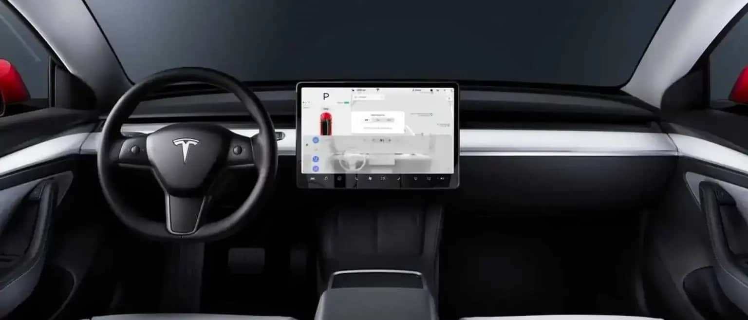 Експерт розповів, що насправді впливає на запас ходу електромобіля Tesla Model 3 салон