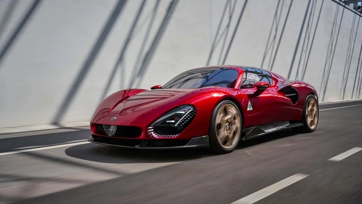 Alfa Romeo відродила культове спортивне купе 33 Stradale Alfa Romeo 33 Stradale