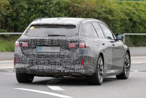 BMW i5 Touring