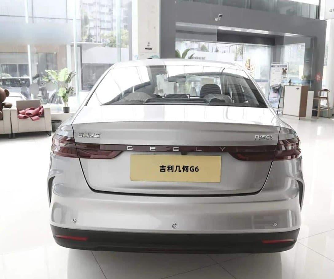 Компанія Geely презентувала електромобіль з великим запасом ходу за 16500 доларів Geely Geometry G6 2024