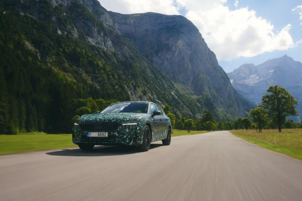 Skoda Superb 2024 нова