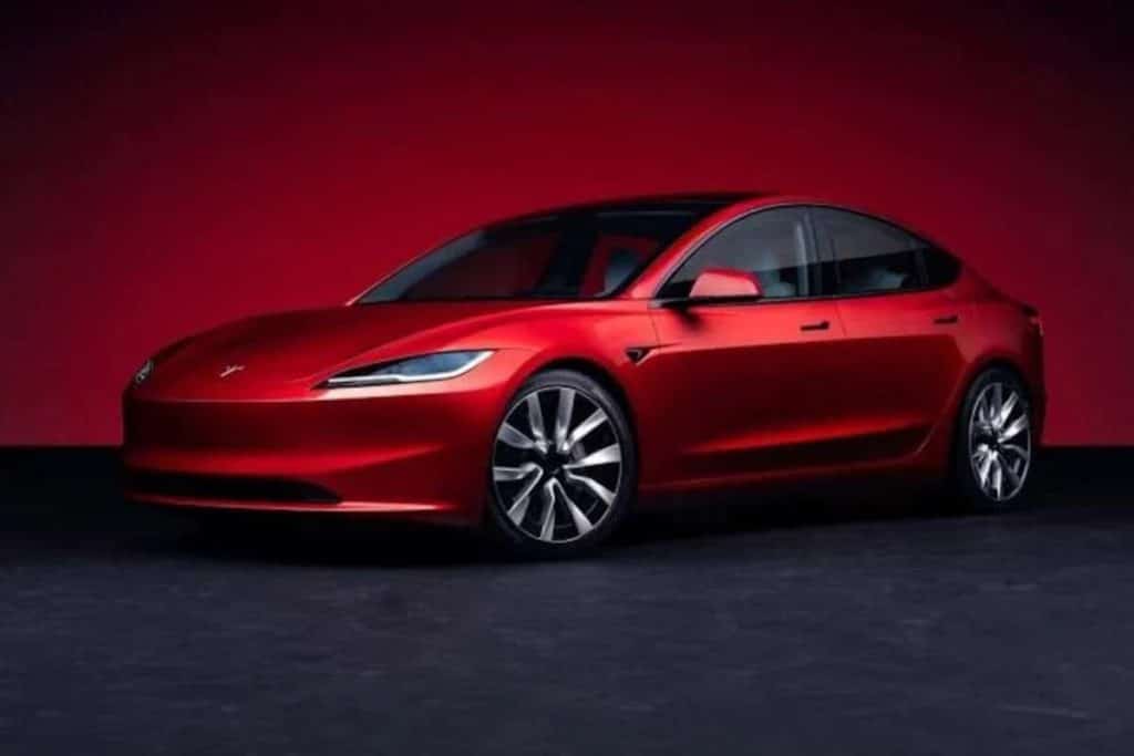 Tesla Model 3 2024 оновлена