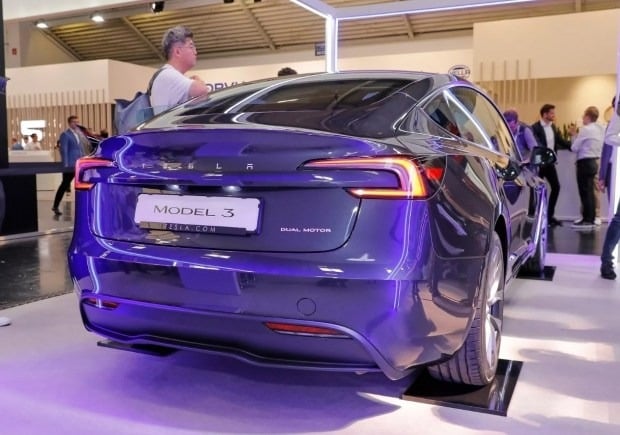 Tesla Model 3 2024 презентація