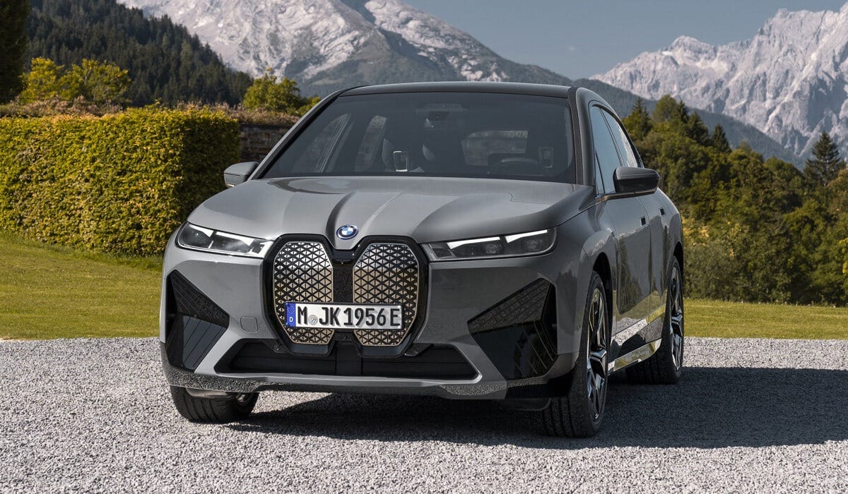 Кросовер BMW iX може проїхати на одному заряді 978 кілометрів BMW iX M60