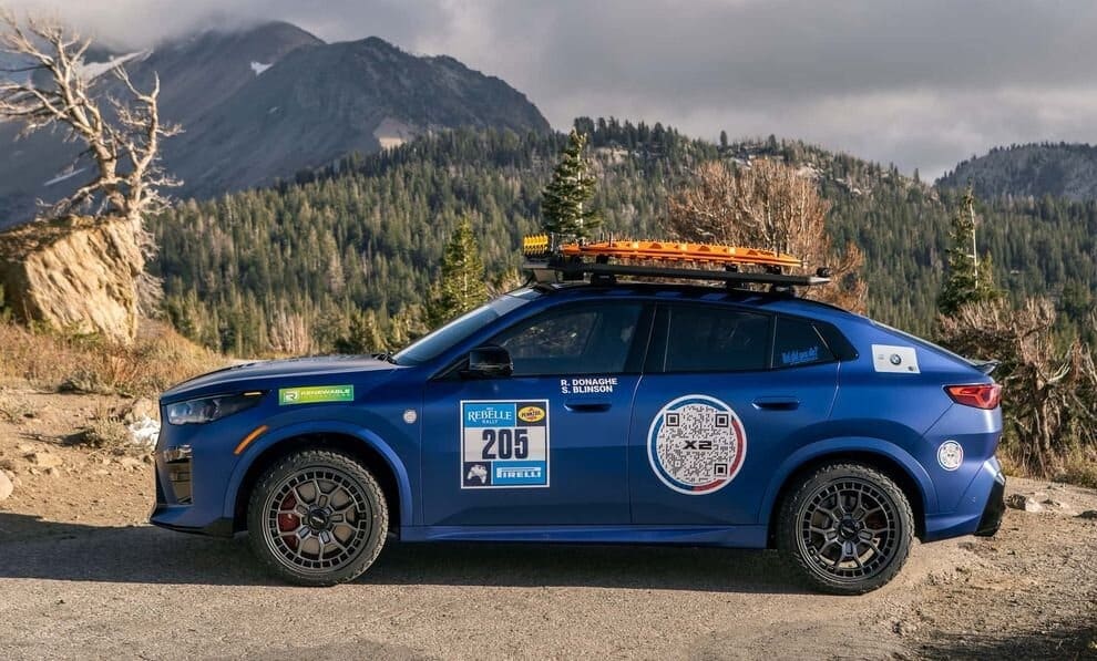 BMW X2 M35i їде на ралі Rebelle BMW X2 M35i