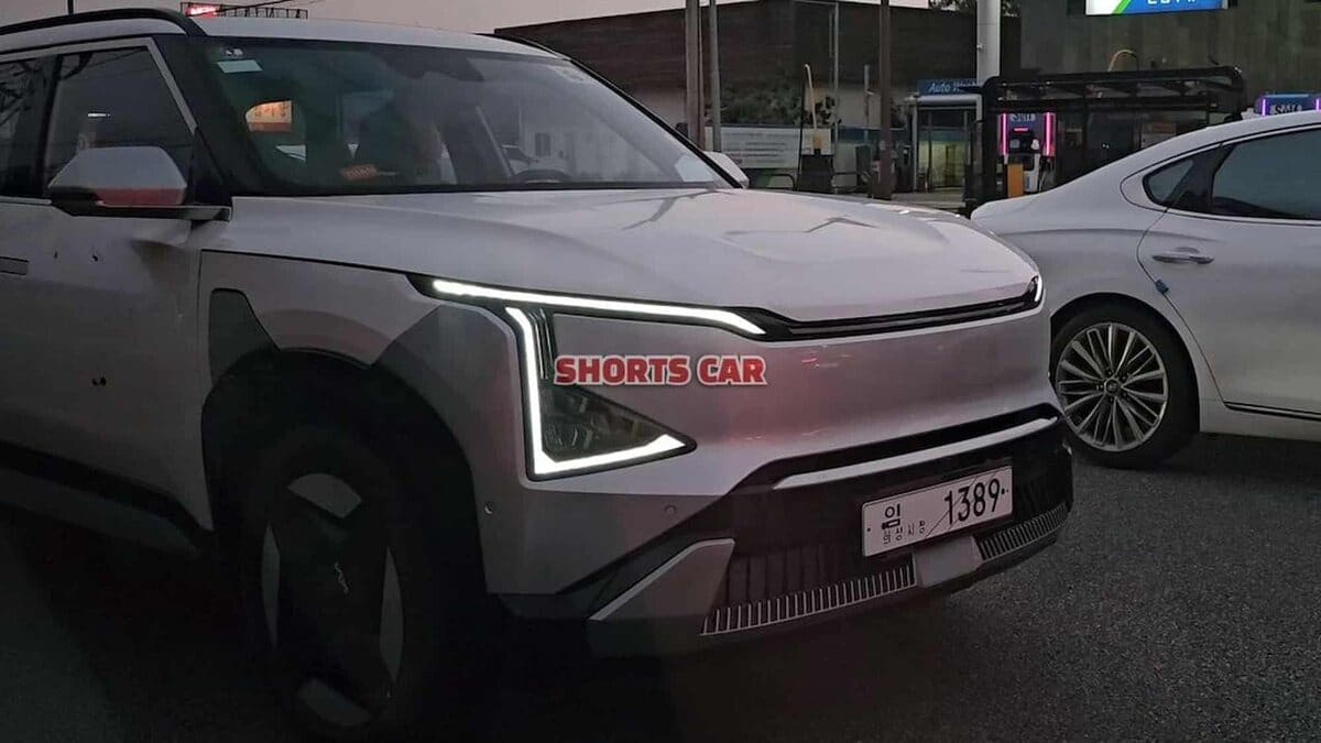 Заміну Kia Sportage вперше помітили без камуфляжу Kia EV5 без камуфляжу