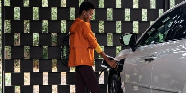 Lexus створить власну мережу зарядних станцій для електромобілів Lexus електро зарядка