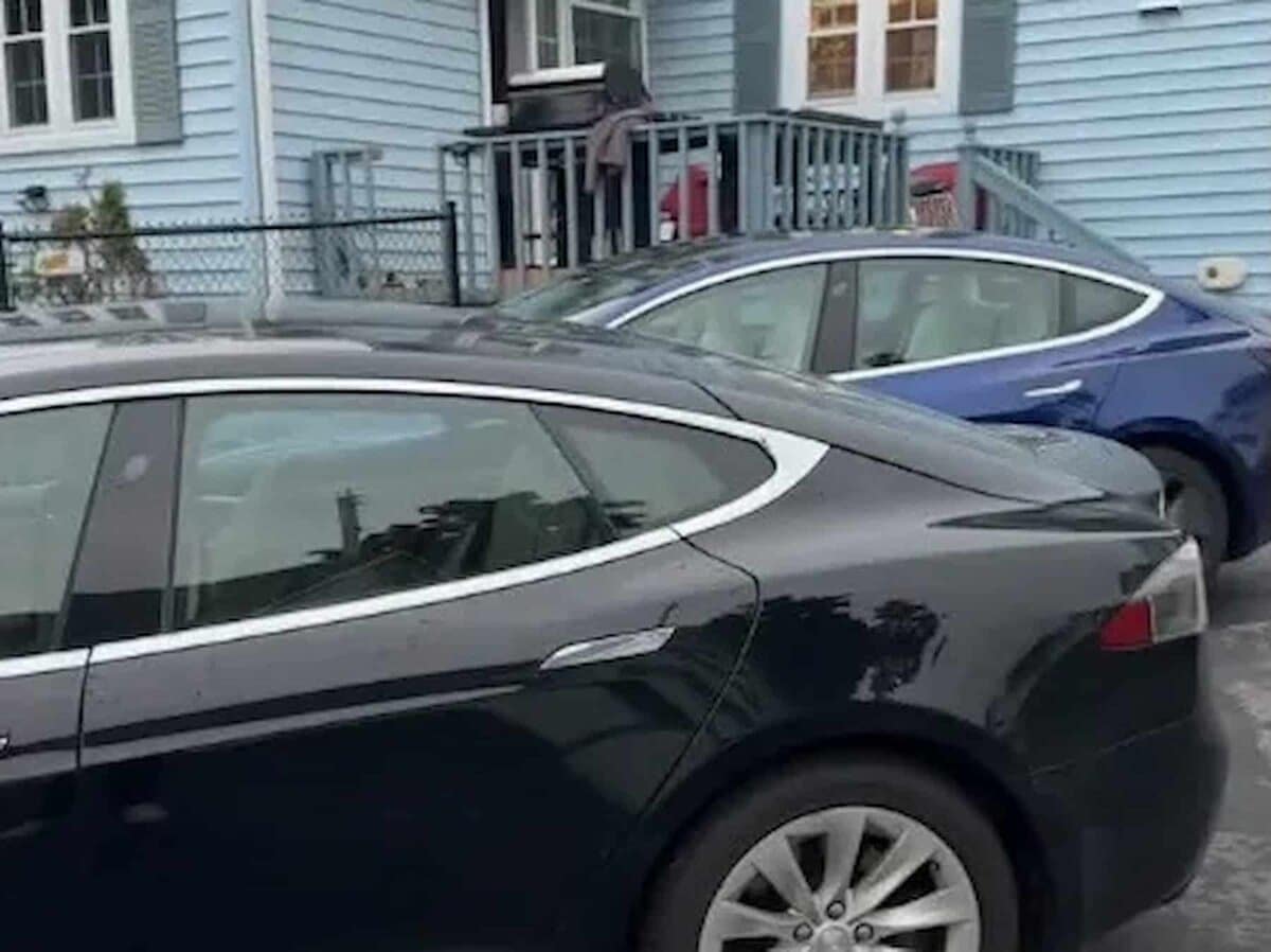 Власник Tesla поскаржився, що його машина швидко втрачає заряд, коли просто стоїть на парковці Tesla втрачає заряд