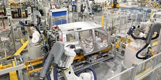 Електричний Land Rover Defender збиратимуть в сусідній з Україною країні Land Rover Defender електро
