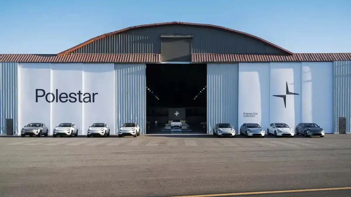 Конкурента Porsche Taycan від бренду Polestar показали повністю без камуфляжу Polestar