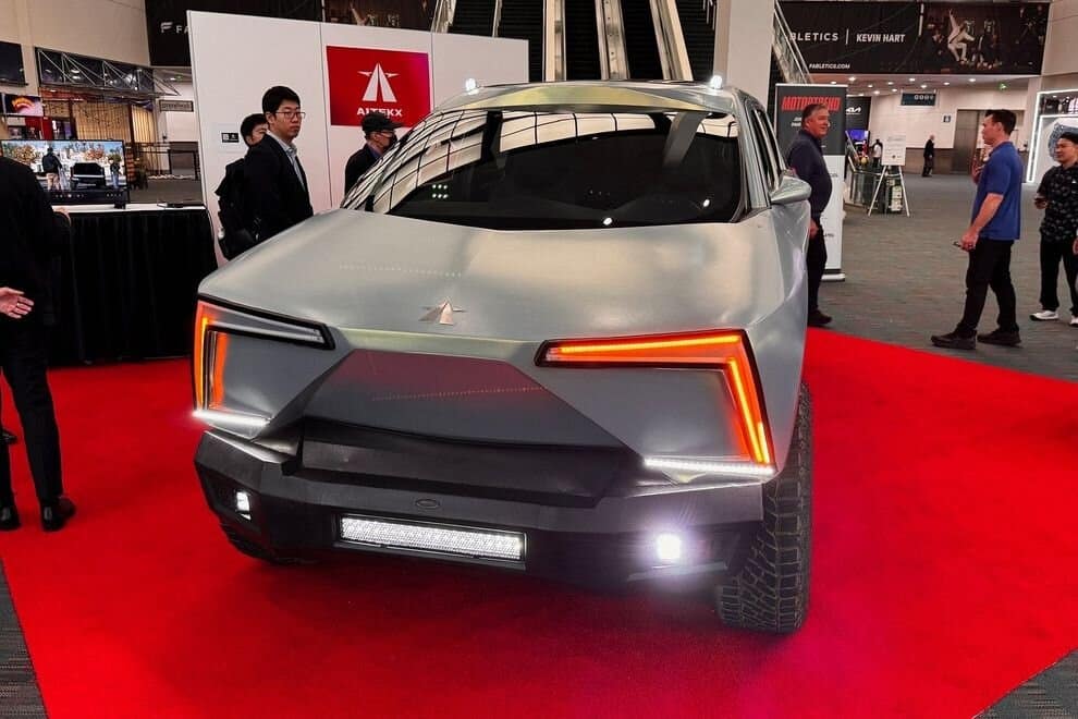 Cтартап із Кремнієвої долини створив альтернативу Tesla Cybertruck RoboTruck 1T