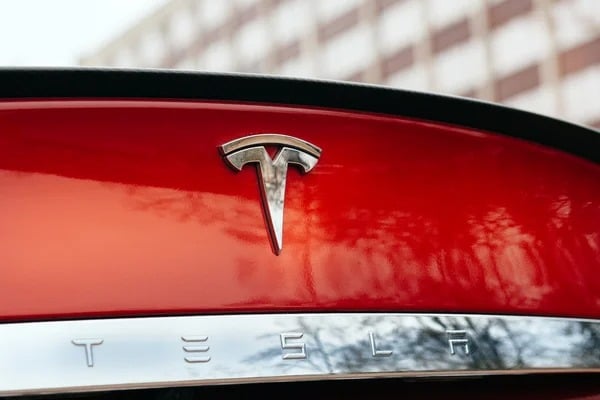 Tesla планує випустити автомобіль вартістю менше 27 тисяч доларів Tesla