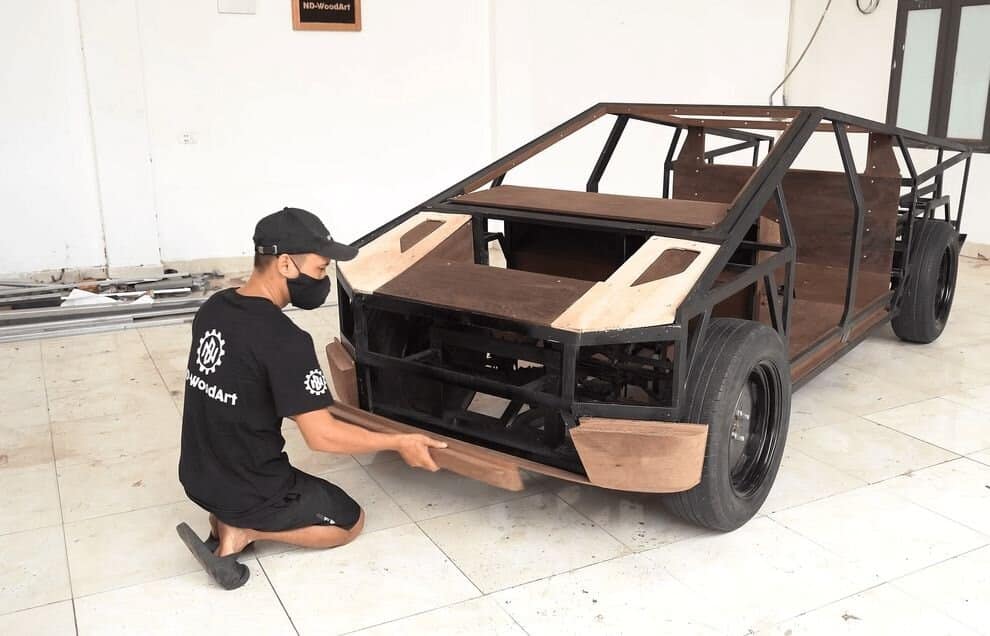 Tesla Cybertruck з дерева