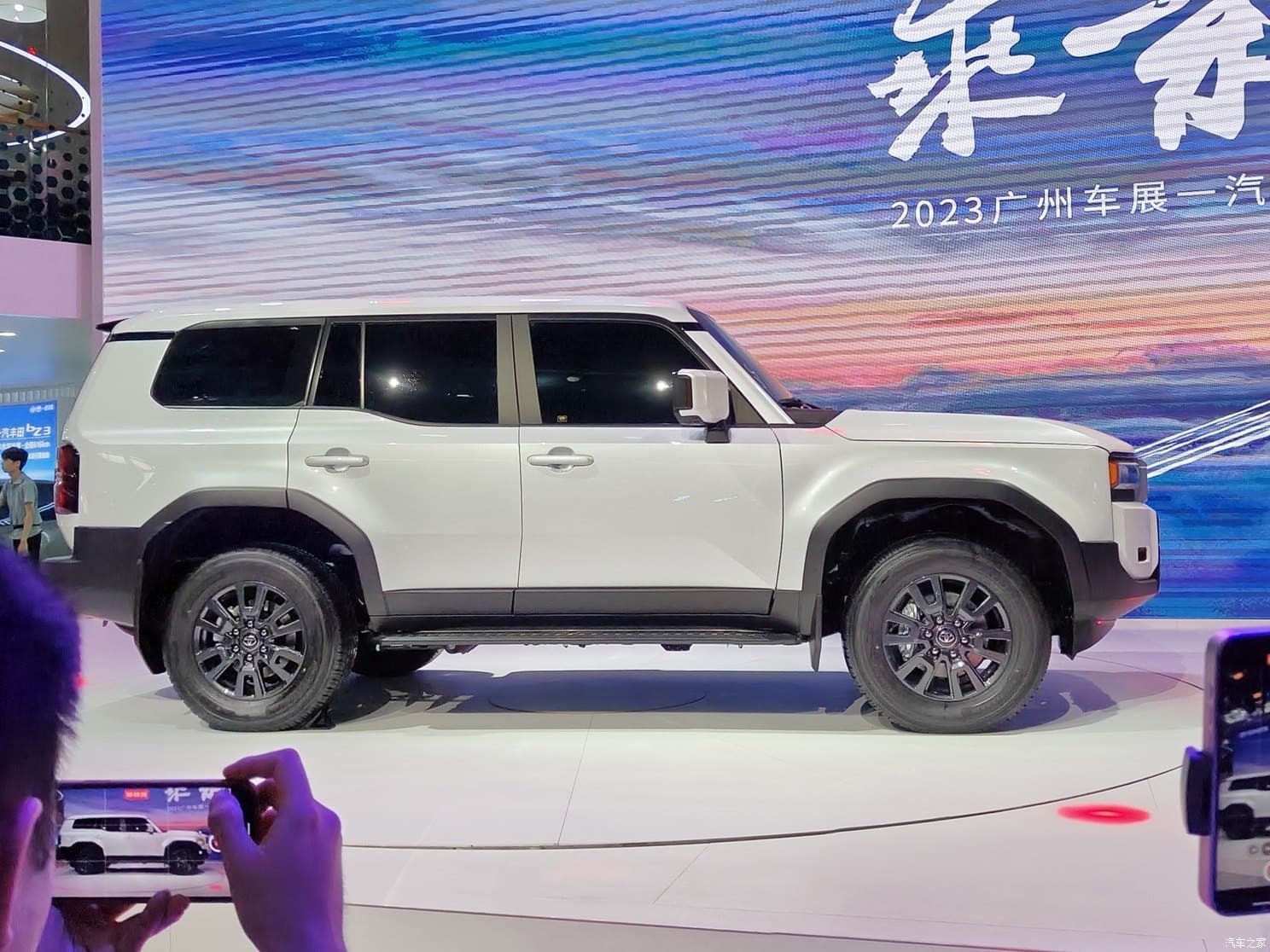 Toyota презентувала новий Land Cruiser Prado 250 Toyota Land Cruiser Prado 250