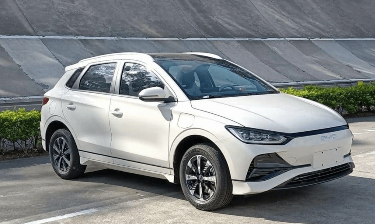 BYD знизив ціну нового електромобіля E2 до вартості 10-річної Toyota Corolla BYD e2