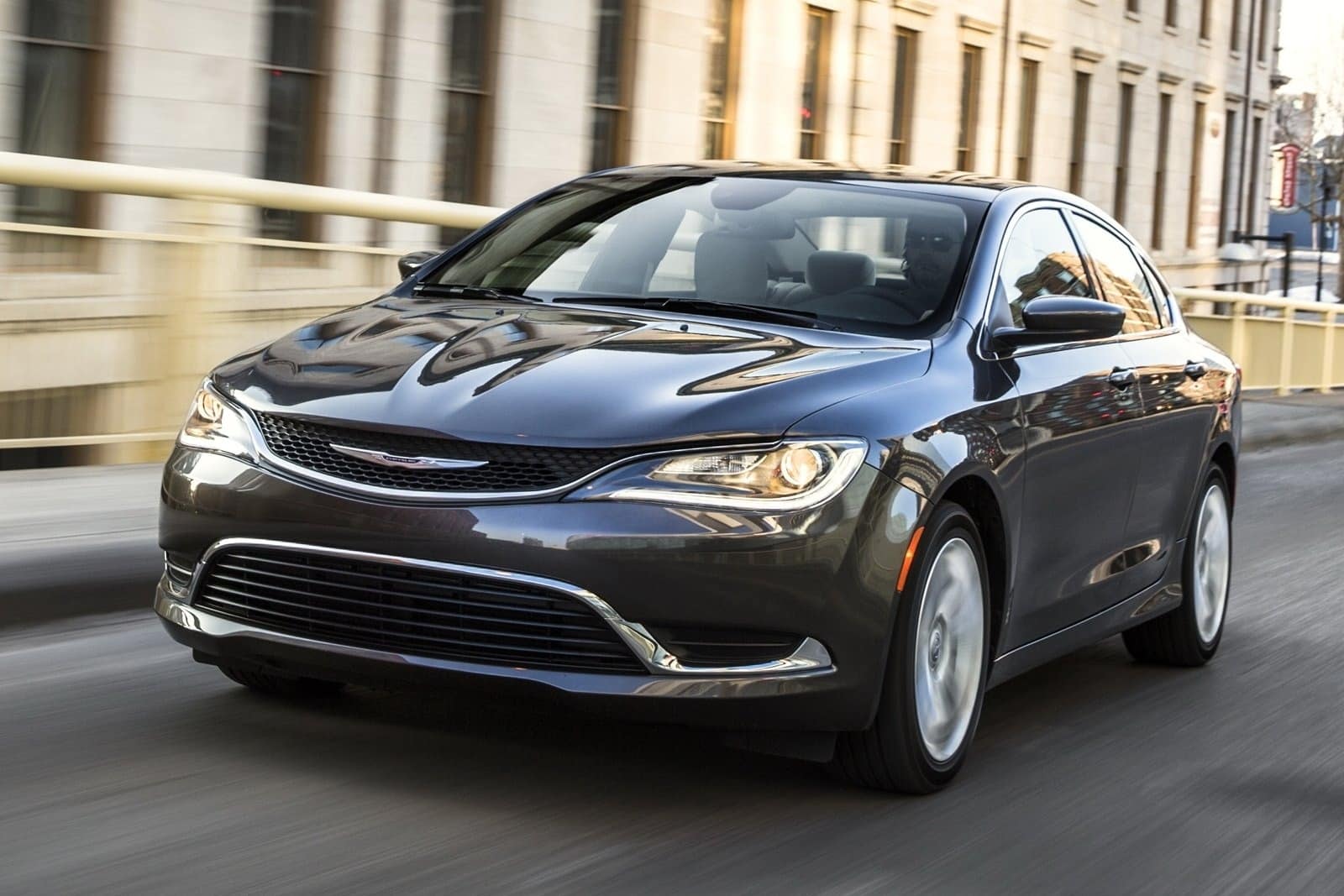 Названо 3 найдешевші моделі бренду Chrysler Chrysler 200