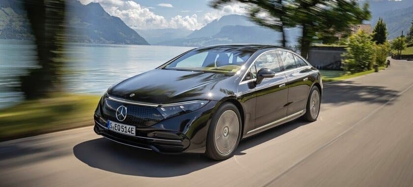 Mercedes-Benz EQS на дорозі