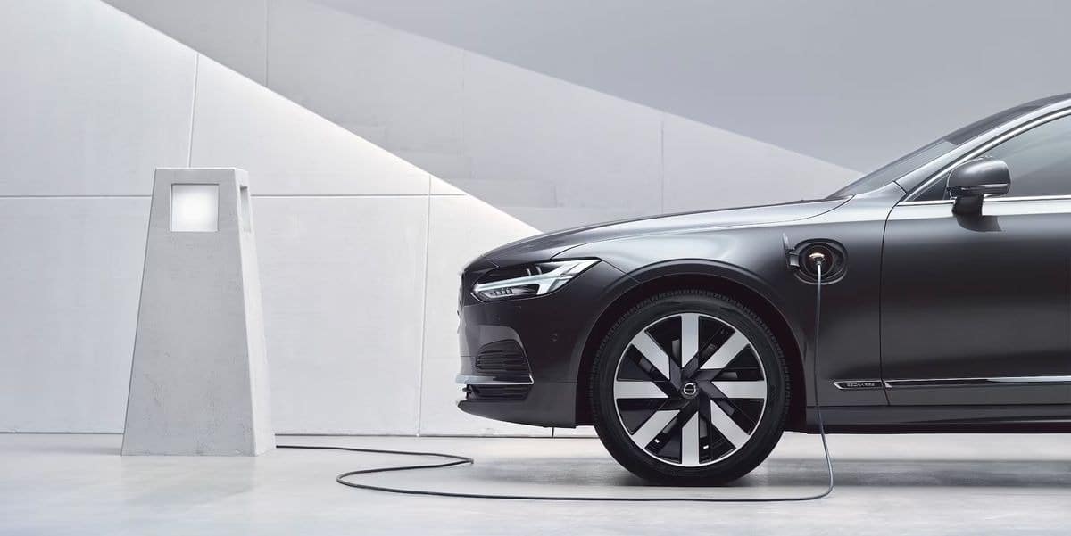 З’явився перший електричний седан Volvo, що конкуруватиме з BMW i5, Mercedes EQE та Audi A6 E-Tron Volvo ES90