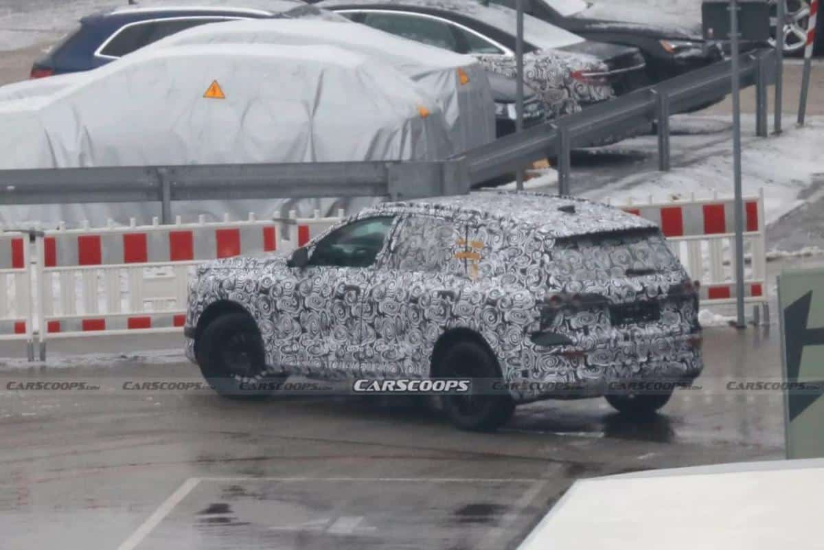 У мережі вперше показали трирядний кросовер Audi Q9 2026 року Audi Q9 тест