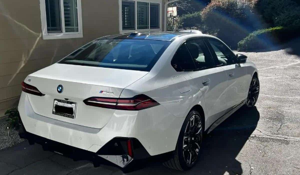 Нова BMW i5 M60 здатна розігнатися до 100 км за 3,8 с