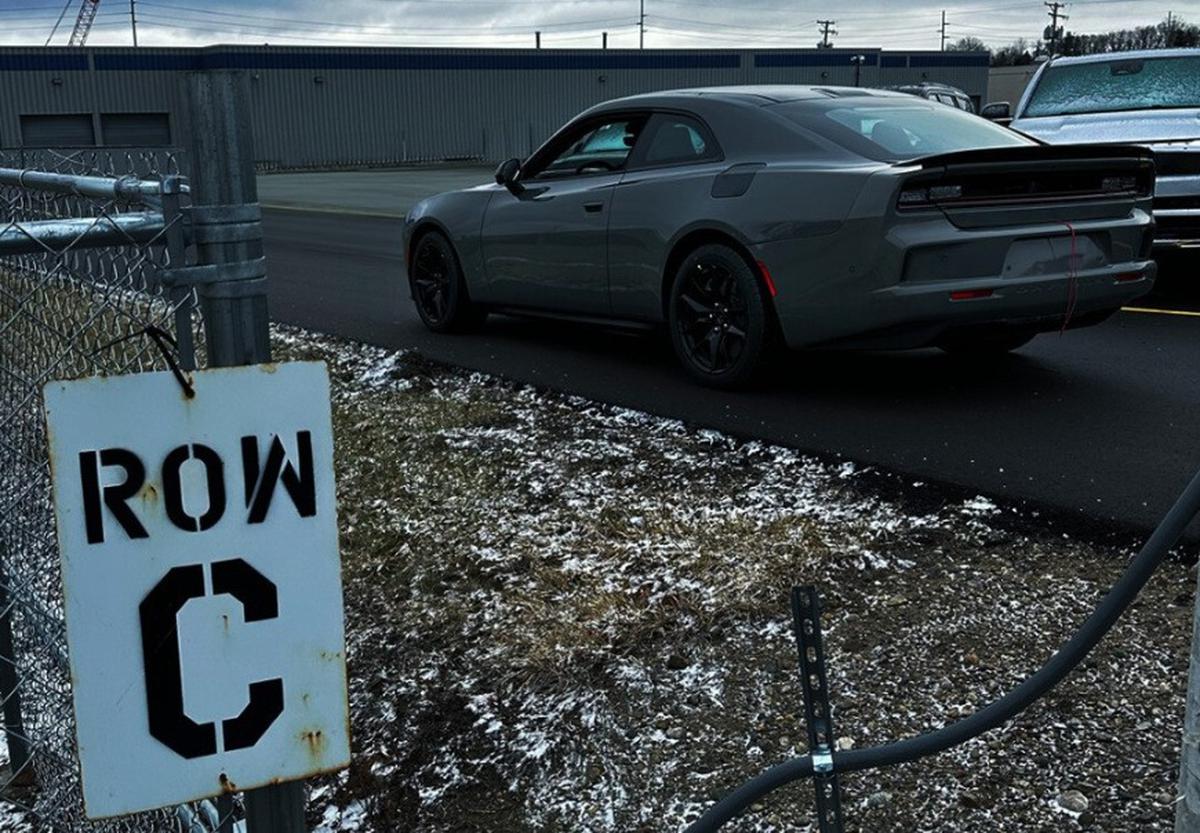 Dodge вперше показала електричного наступника легендарного Charger