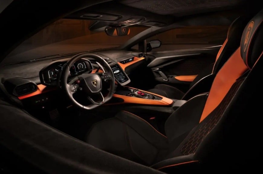 Lamborghini Revuelto гібрид