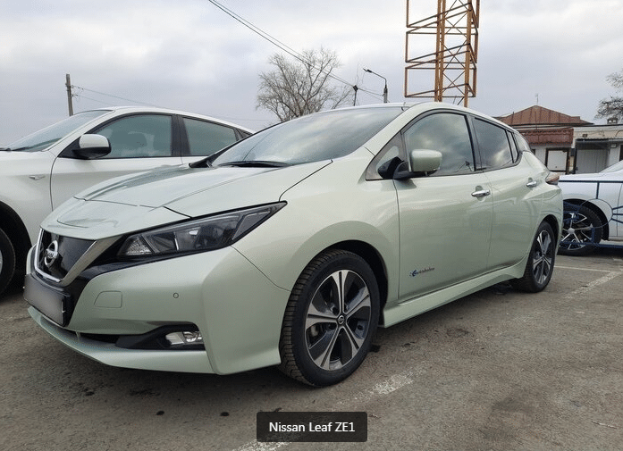 Nissan Leaf ZE1