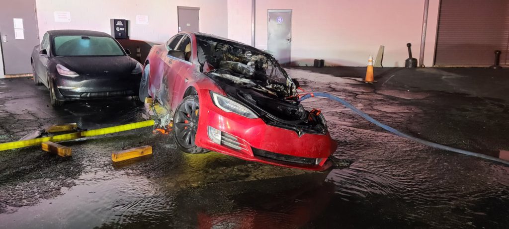 Tesla Model S згоріла