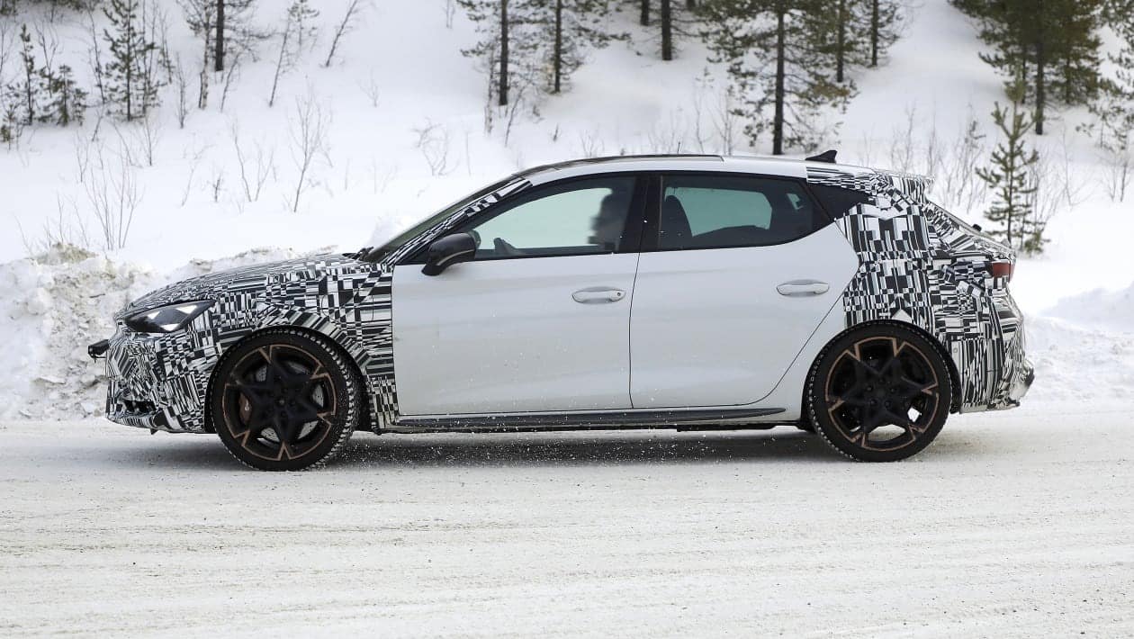 Хетчбек і універсал Cupra Leon 2024 року похизувалися новим дизайном Cupra Leon 2025