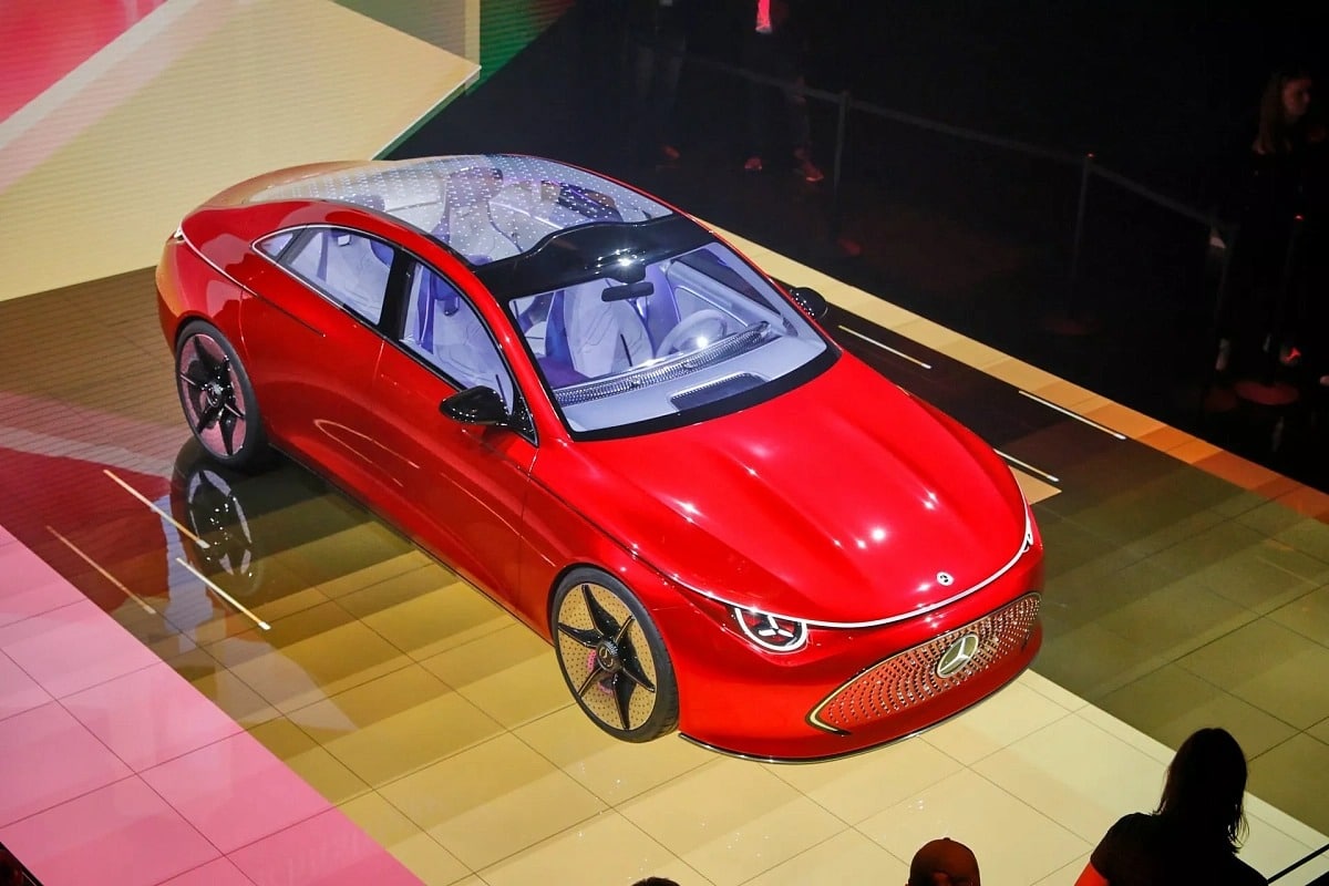 Mercedes сповільнить просування електромобілів і збереже ДВЗ до 2030-х років Mercedes-Benz CLA концепт