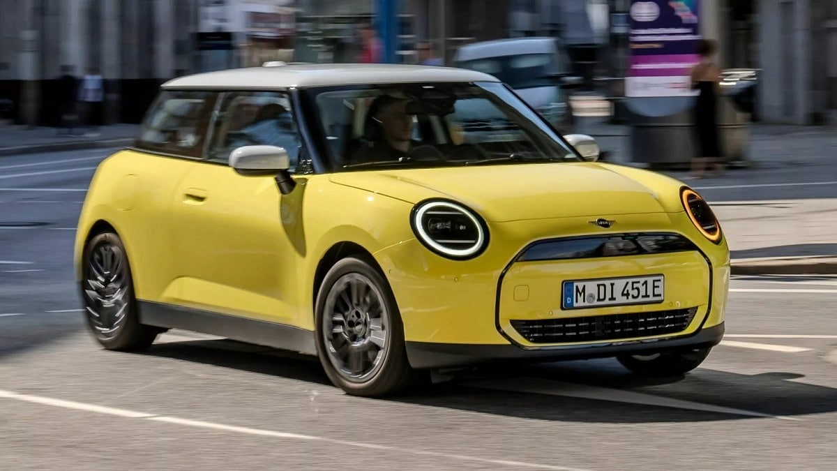 Mini презентувала базовий Cooper E Classic із запасом ходу на 305 кілометрів Mini Cooper E Classic