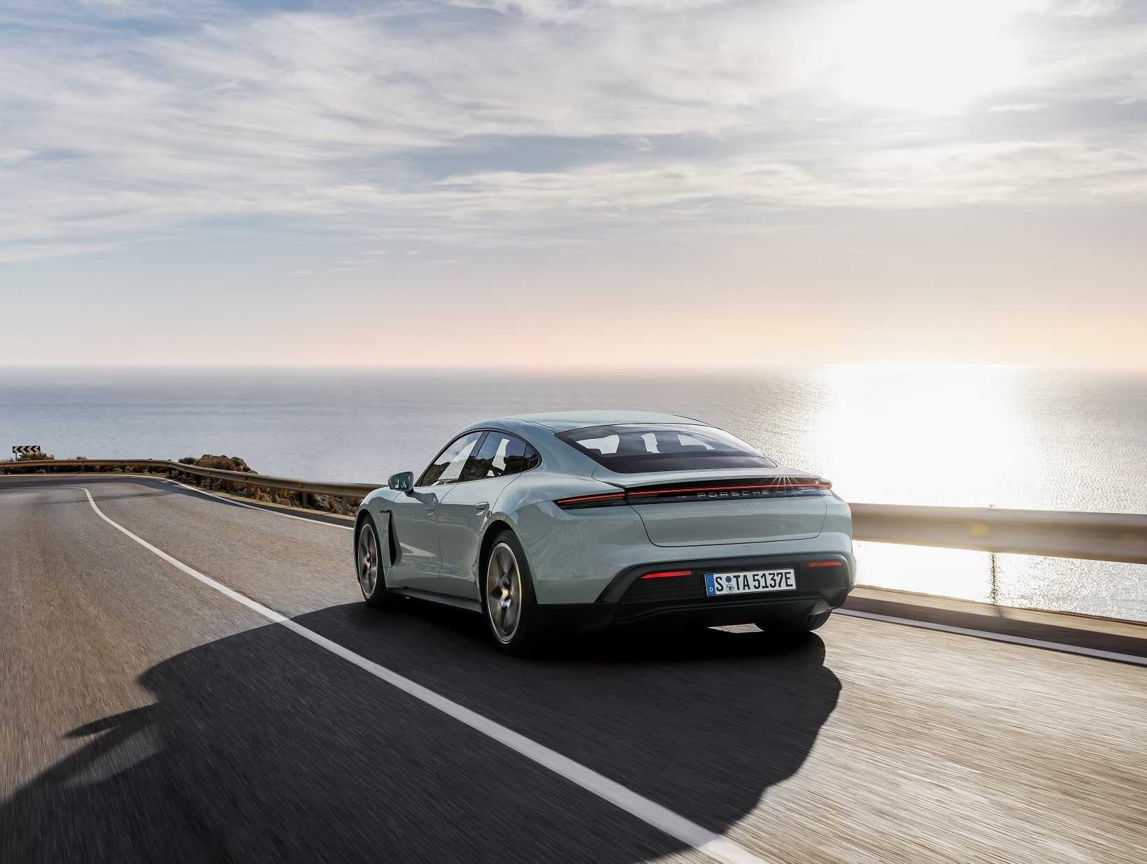 Porsche Taycan 2024 року отримав двигун на 952 к.с. та розгін до сотні за 2.4 секунди Porsche Taycan 2024