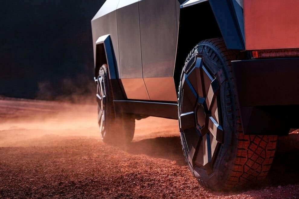 Покупці Tesla Cybertruck повідомили про перші ознаки іржі Tesla Cybertruck