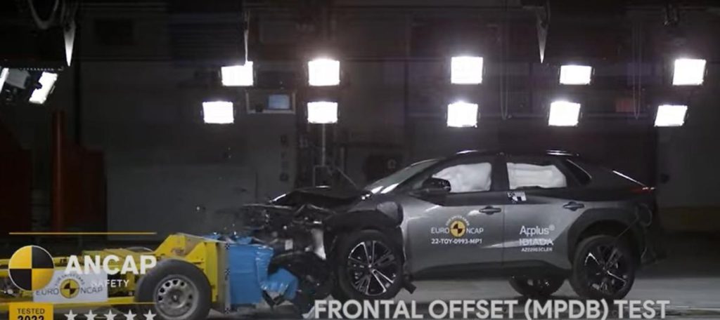 Toyota bZ4X краш