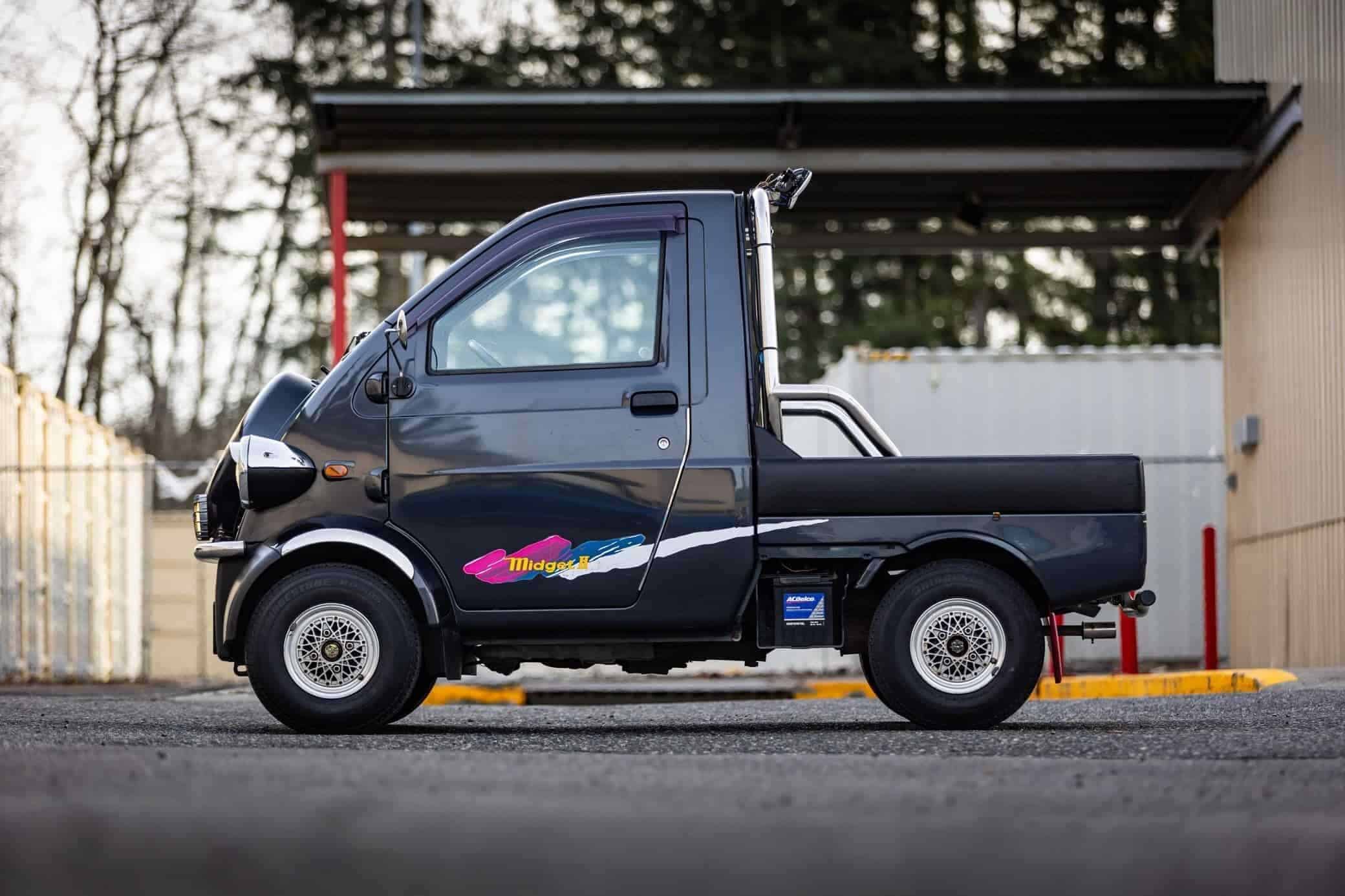 Найменших пікапів у світі продають на аукціоні за 5500 доларів Daihatsu Midget II