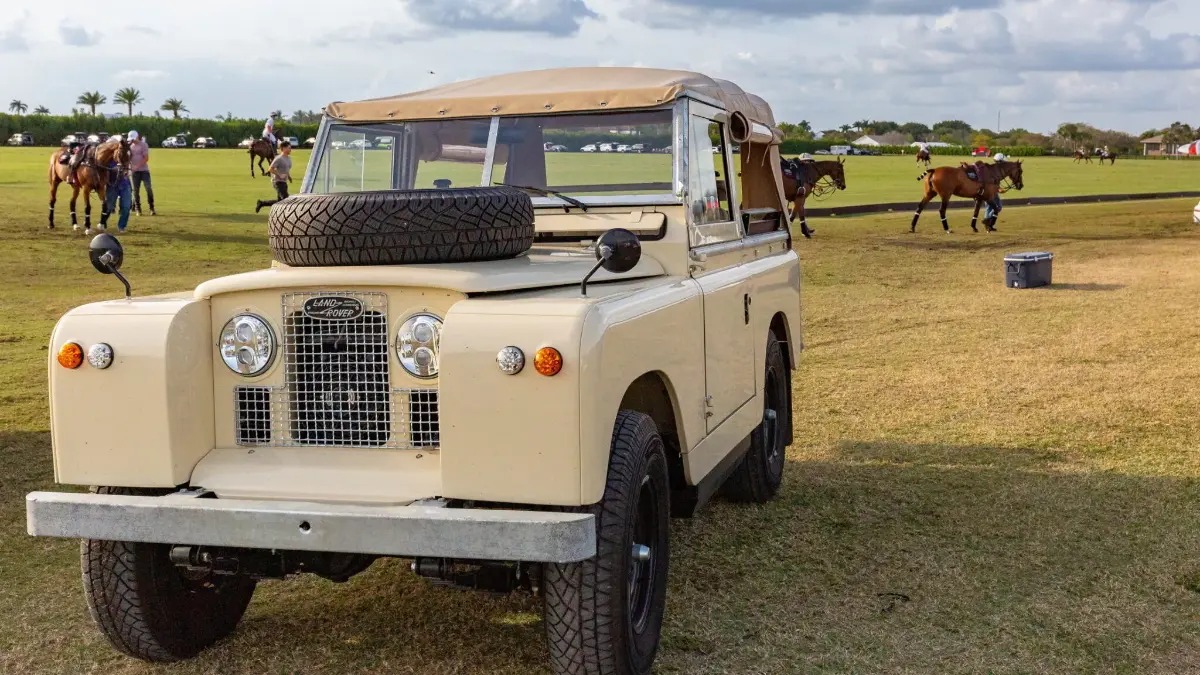 На базі Land Rover 1971 року побудували чудовий електричний рестомод Land Rover 1971