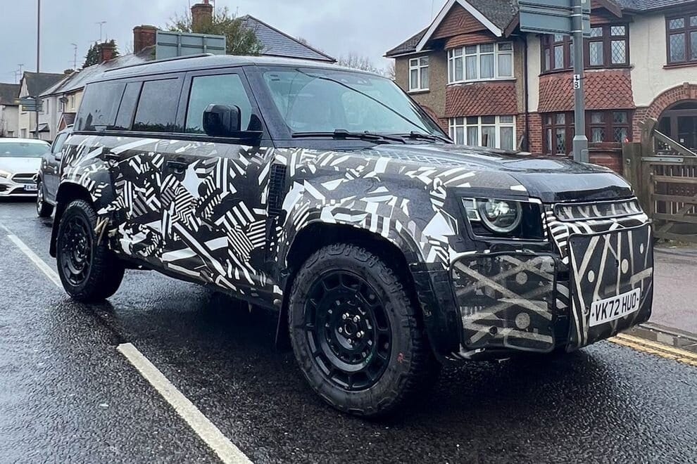 Land Rover Defender SVR