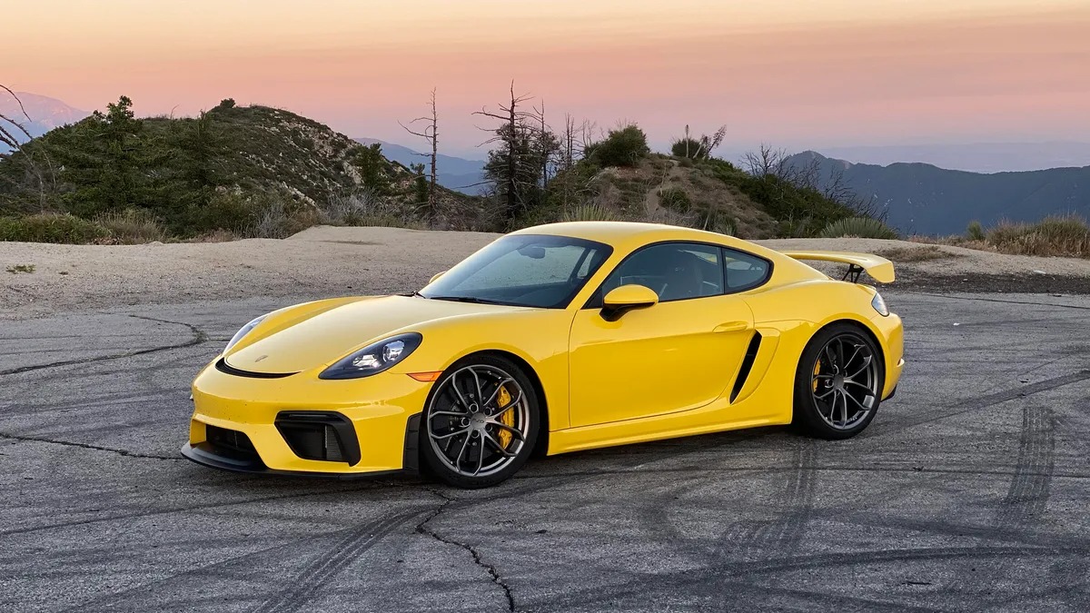 Названо 2 найкращі моделі Porsche, що зійшли з конвеєру після 2000 року Porsche Cayman GT4